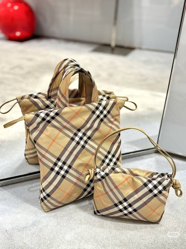 Burberry shoulder bag — AAA Quality Replica
