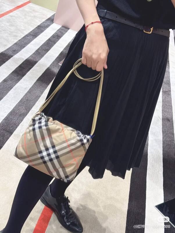 Burberry shoulder bag — AAA Quality Replica