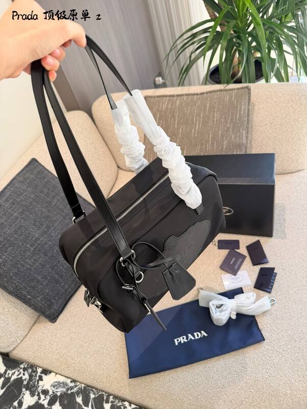 Prada Black shoulder bag — Premium Replica