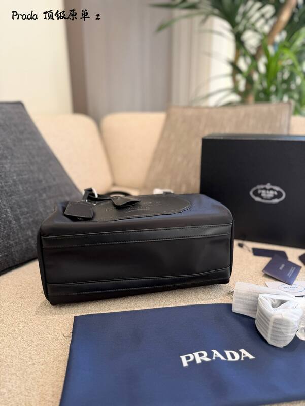 Prada Black shoulder bag — Premium Replica