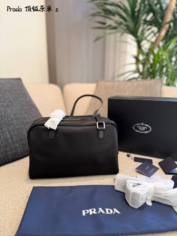Prada Black shoulder bag — Premium Replica