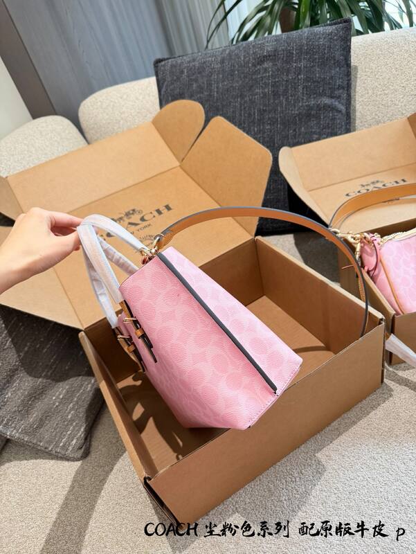 Coach Pink shoulder bag — AAA Quality Replica