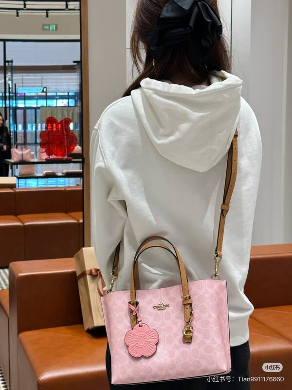 Coach Pink 25x18x10cm shoulder bag — Premium Replica