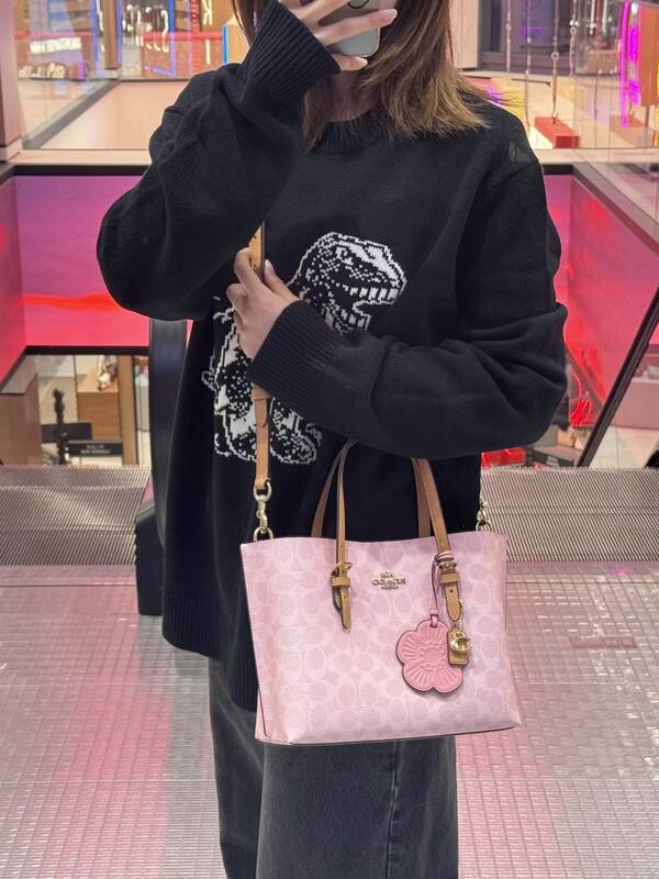 Coach Pink 25x18x10cm shoulder bag — Premium Replica