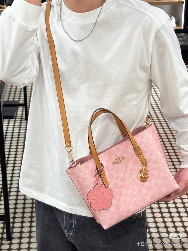 Coach Pink 25x18x10cm shoulder bag — Premium Replica