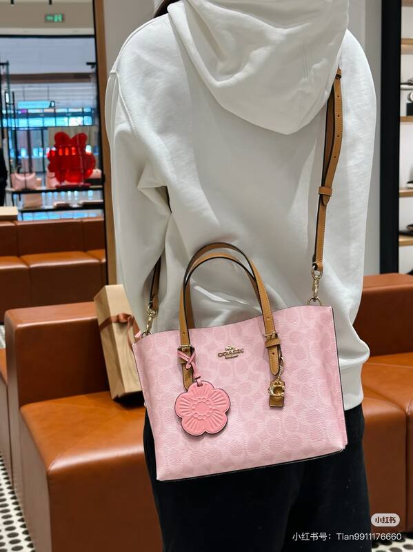 Coach Pink 25x18x10cm shoulder bag — Premium Replica