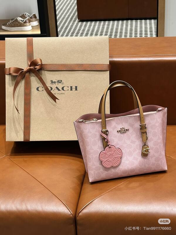 Coach Pink 25x18x10cm shoulder bag — Premium Replica