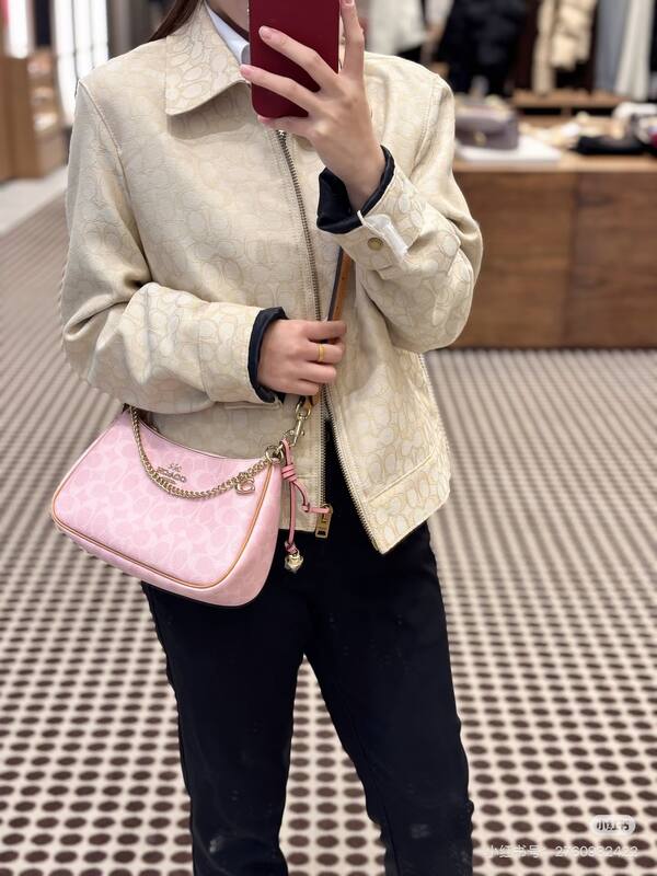 Coach Pink shoulder bag — AAA Quality Replica