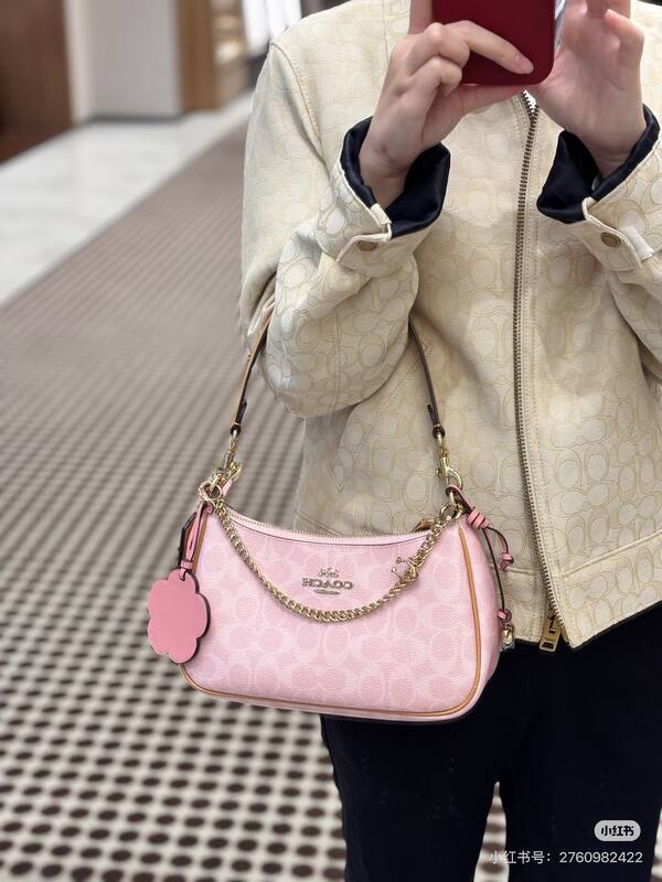 Coach Pink shoulder bag — AAA Quality Replica