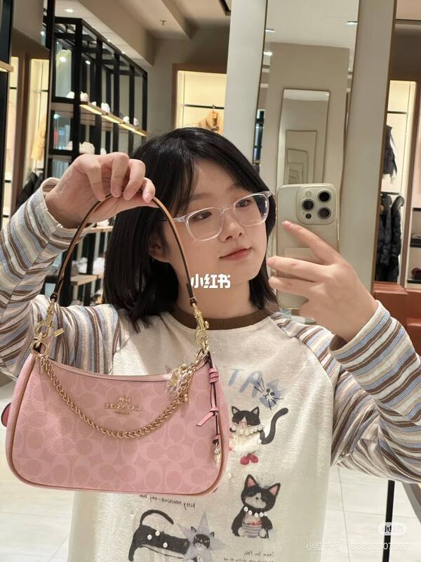 Coach Pink shoulder bag — AAA Quality Replica