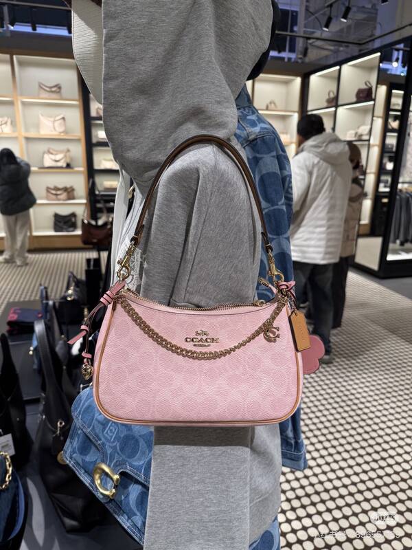 Coach Pink shoulder bag — AAA Quality Replica