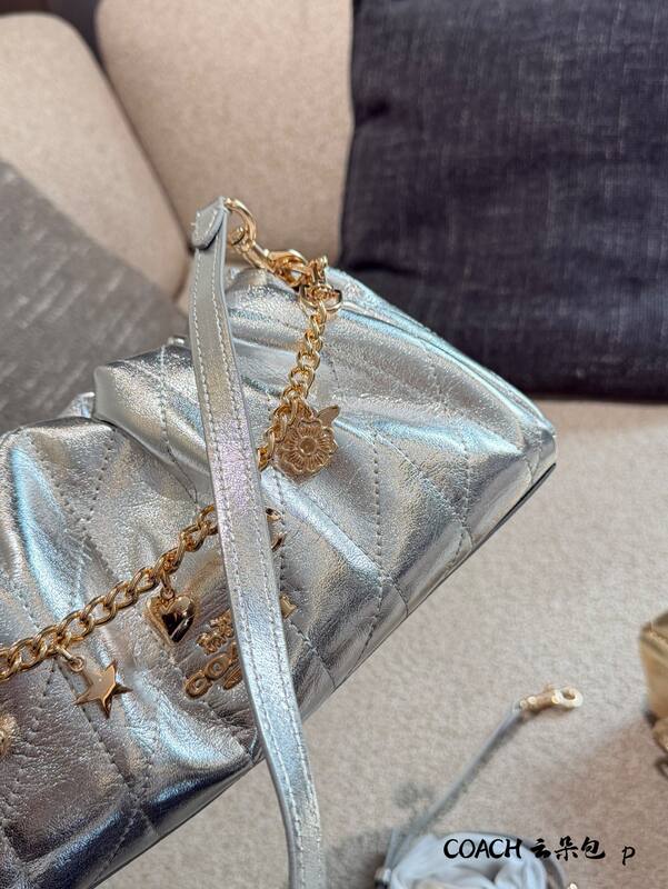 Coach Gold shoulder bag — AAA Quality Replica
