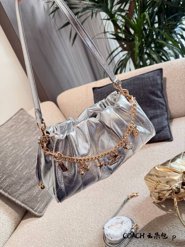 Coach Gold shoulder bag — AAA Quality Replica