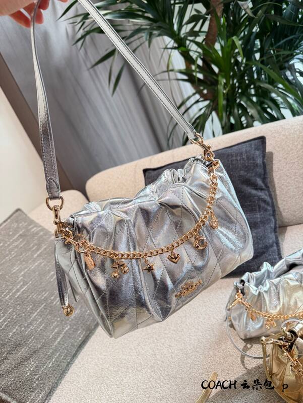 Coach Gold shoulder bag — AAA Quality Replica