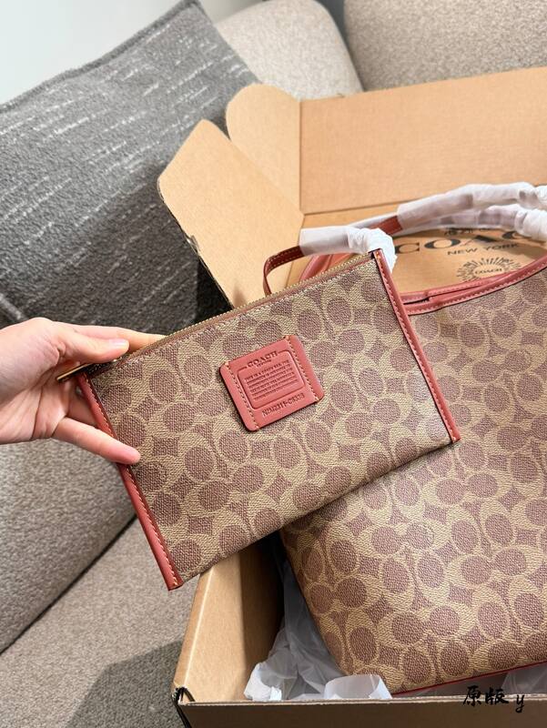 Coach Black shoulder bag — Premium Replica