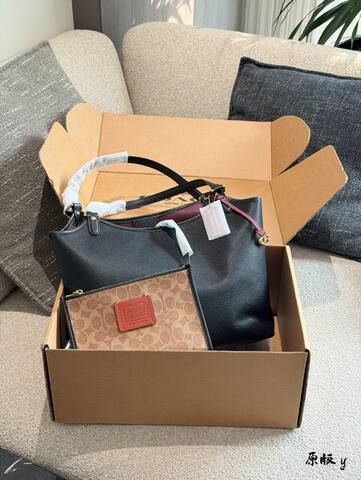Coach Black shoulder bag Premium Replica