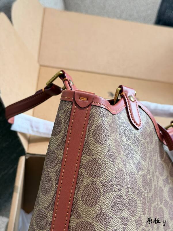 Coach Black shoulder bag — Premium Replica