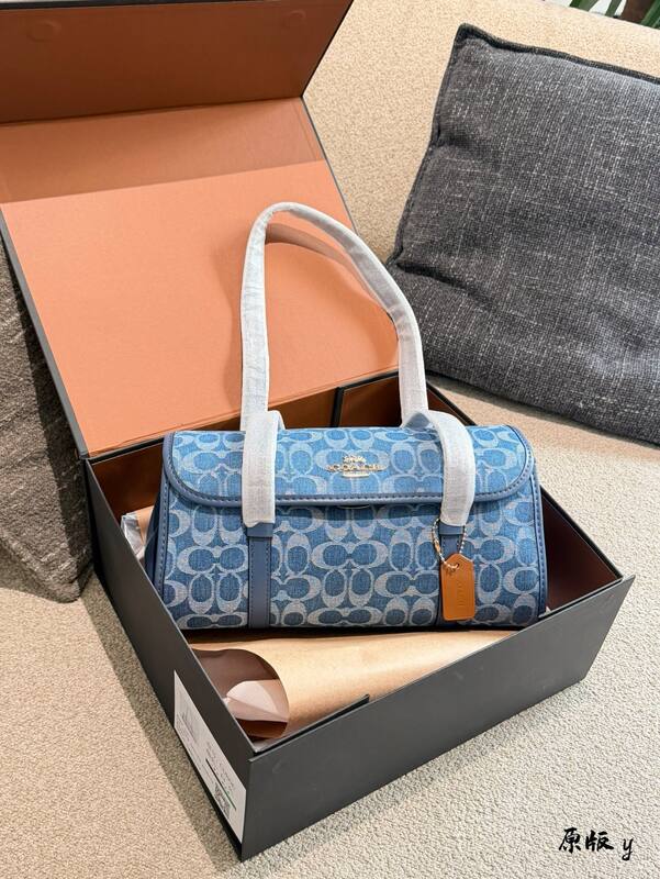 Coach White shoulder bag — 1:1 Replica