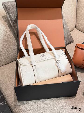 Coach White shoulder bag 1 1 Replica