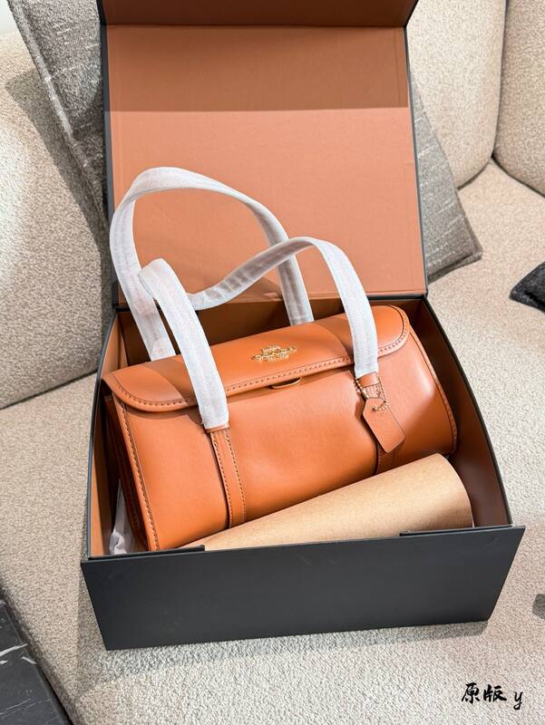 Coach White shoulder bag — 1:1 Replica