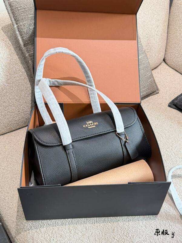 Coach White shoulder bag — 1:1 Replica