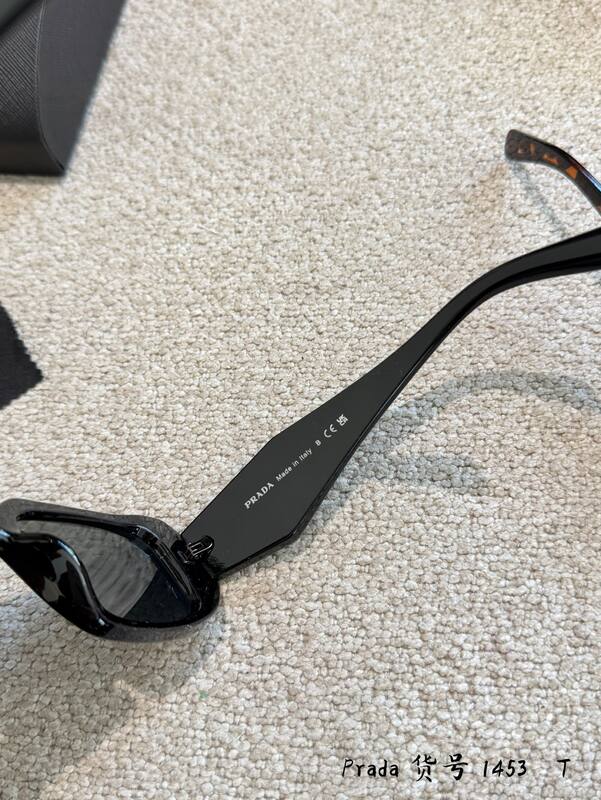 Prada Black shoulder bag — AAA Quality Replica
