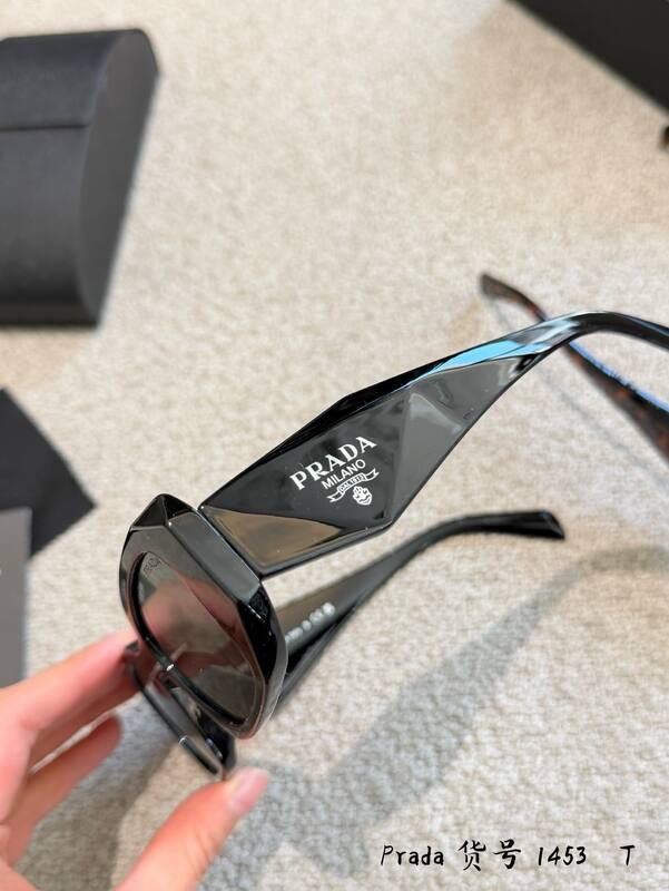 Prada Black shoulder bag — AAA Quality Replica