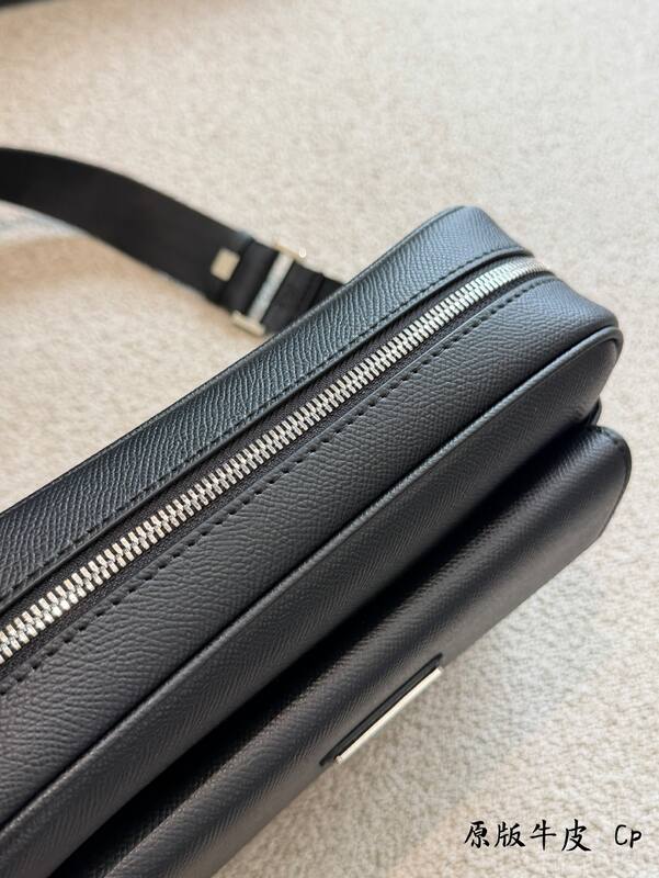 Prada Black shoulder bag — AAA Quality Replica