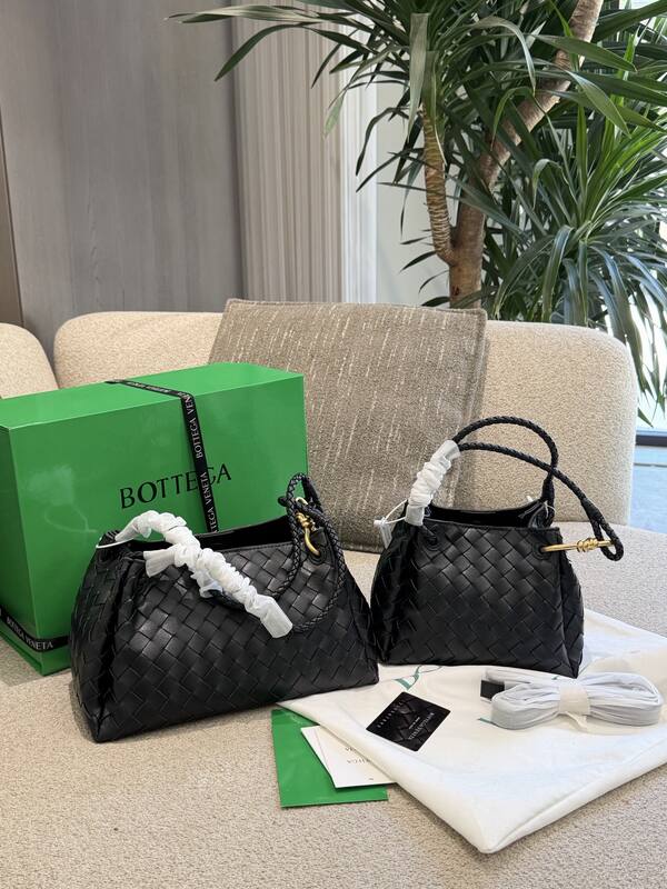 Bottega Veneta White 25x18x10cm shoulder bag — Premium Replica