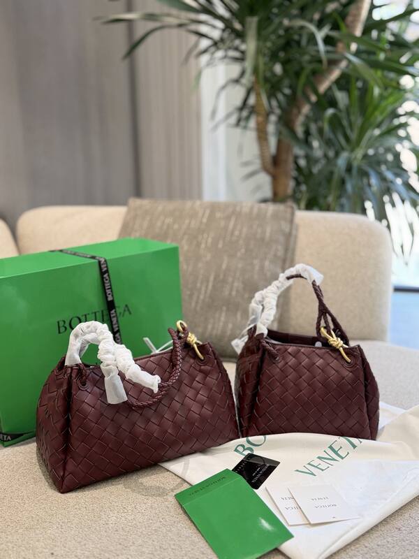 Bottega Veneta White 25x18x10cm shoulder bag — Premium Replica
