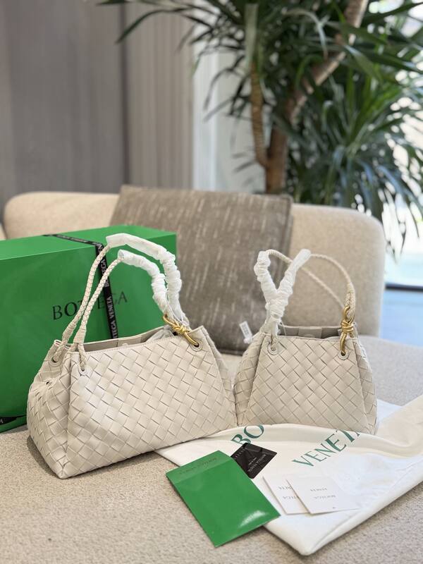 Bottega Veneta White 25x18x10cm shoulder bag — Premium Replica