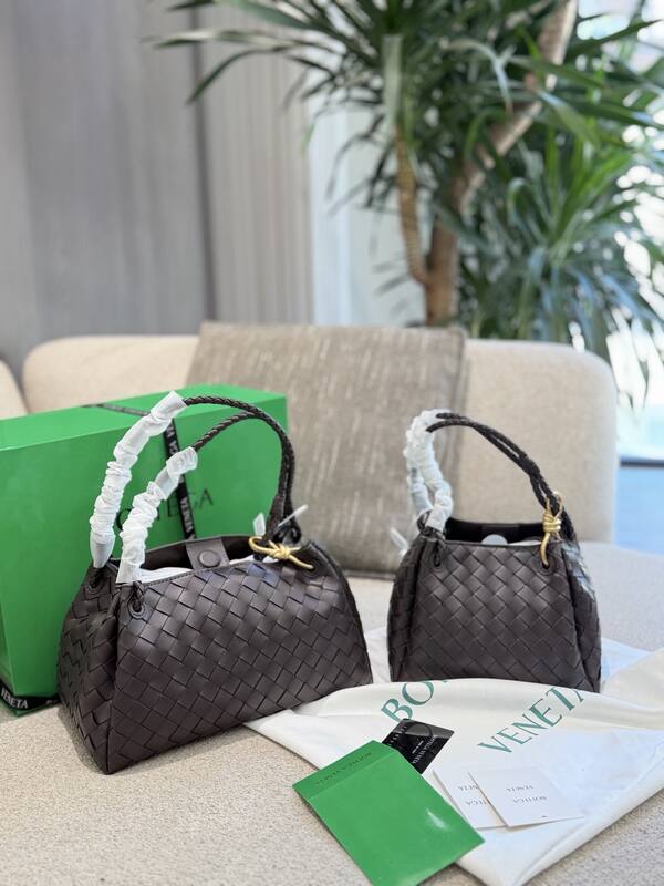 Bottega Veneta White 25x18x10cm shoulder bag — Premium Replica