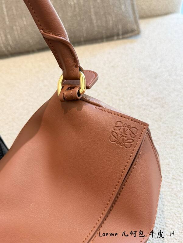 Loewe Black shoulder bag — Top Quality Replica