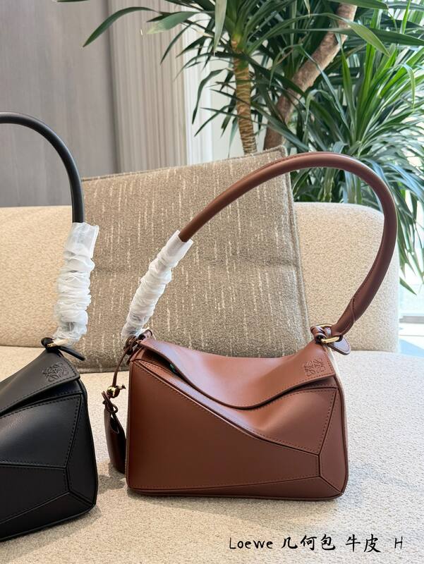 Loewe Black shoulder bag — Top Quality Replica