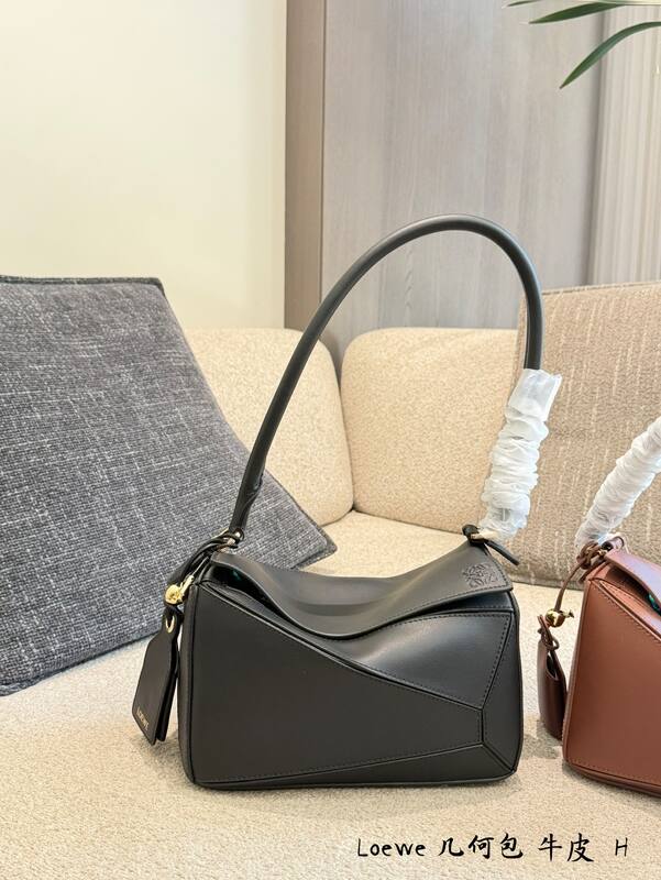 Loewe Black shoulder bag — Top Quality Replica