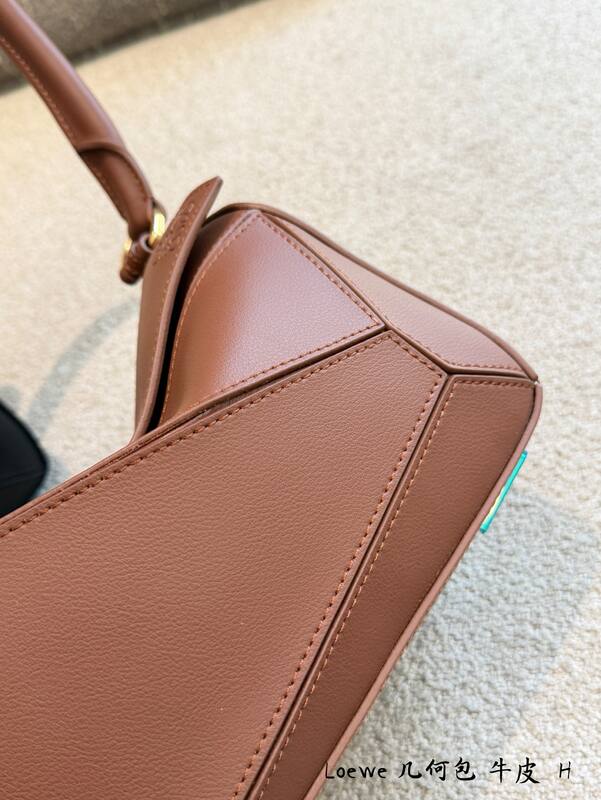 Loewe Black shoulder bag — Top Quality Replica