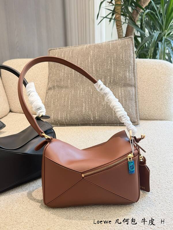 Loewe Black shoulder bag — Top Quality Replica