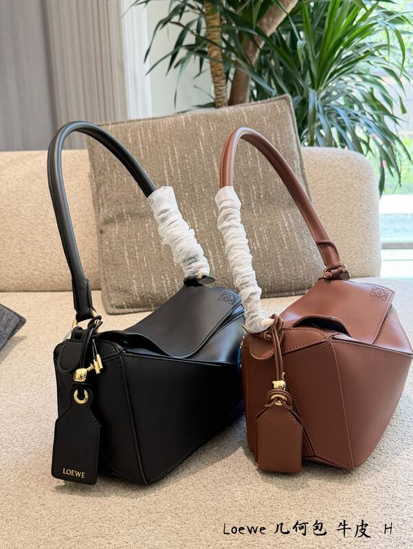 Loewe Black shoulder bag — Top Quality Replica