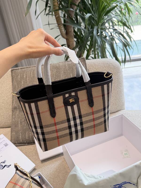 Burberry Beige shoulder bag — Top Quality Replica