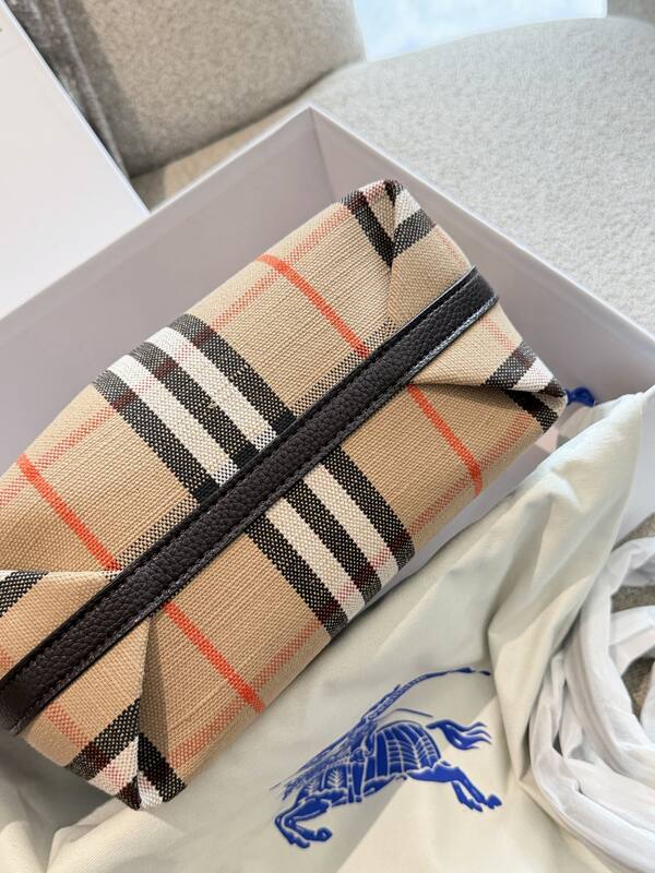 Burberry Beige shoulder bag — Top Quality Replica