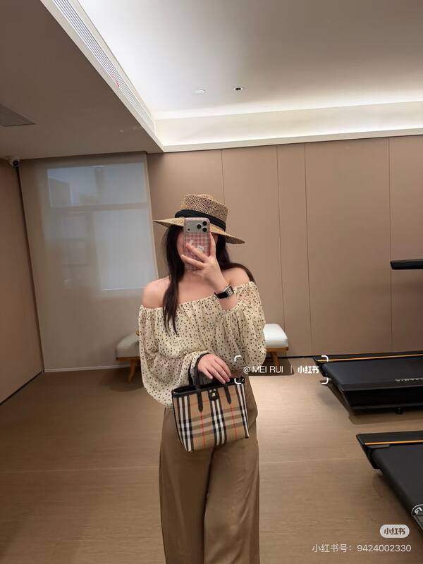 Burberry Brown shoulder bag — 1:1 Replica