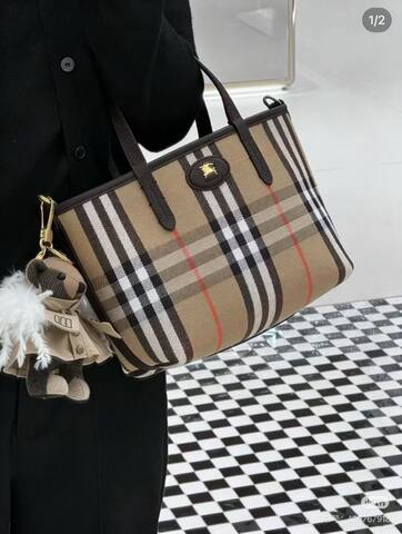 Burberry Brown 18x12cm shoulder bag 1 1 Replica
