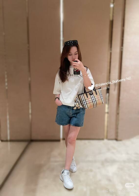 Burberry Brown shoulder bag — 1:1 Replica
