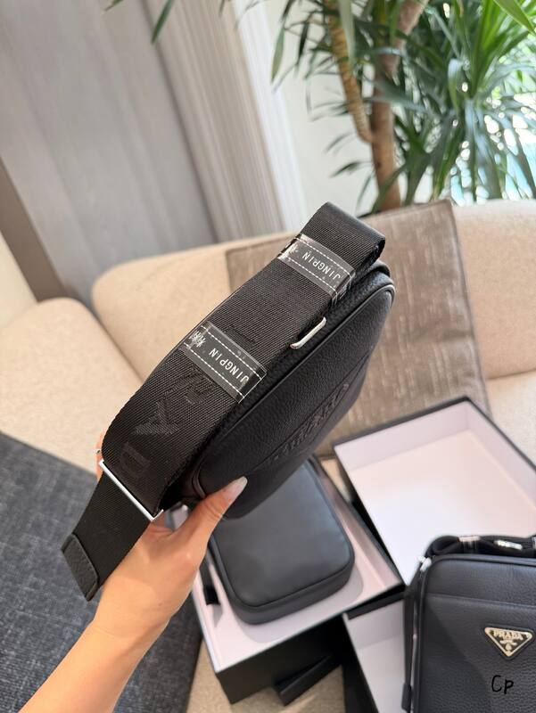 Prada Black 25x18x10cm shoulder bag — 1:1 Replica