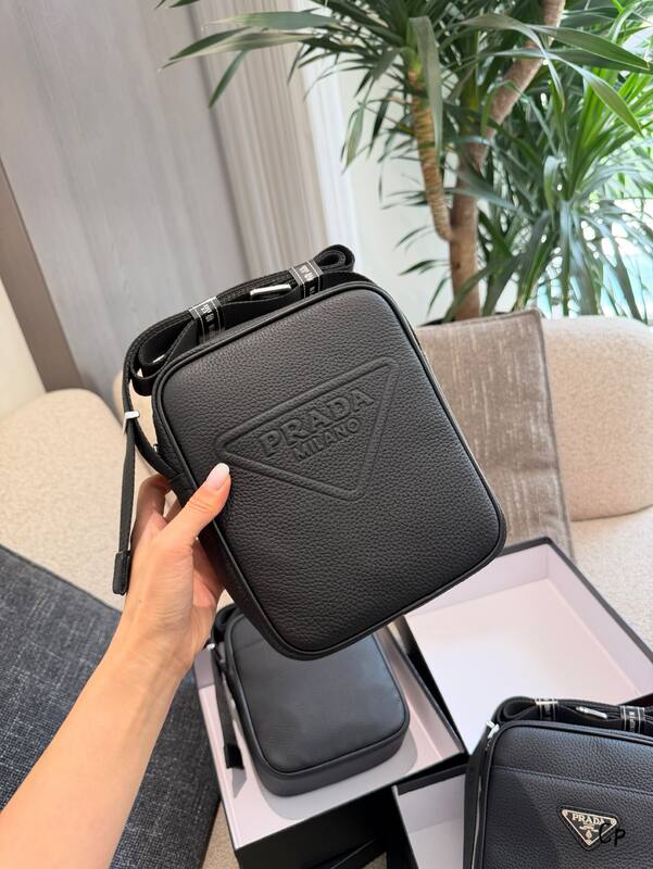 Prada Black 25x18x10cm shoulder bag — 1:1 Replica