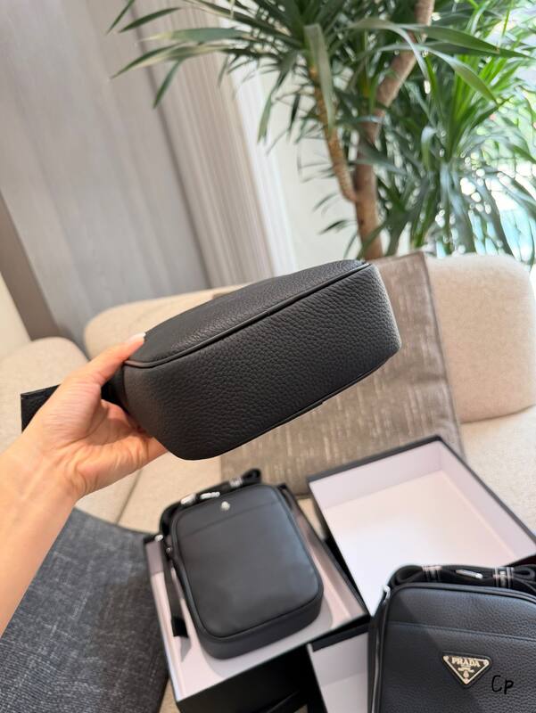 Prada Black 25x18x10cm shoulder bag — 1:1 Replica