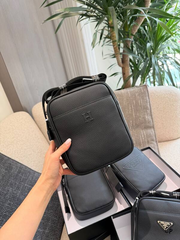 Prada Black 25x18x10cm shoulder bag — 1:1 Replica