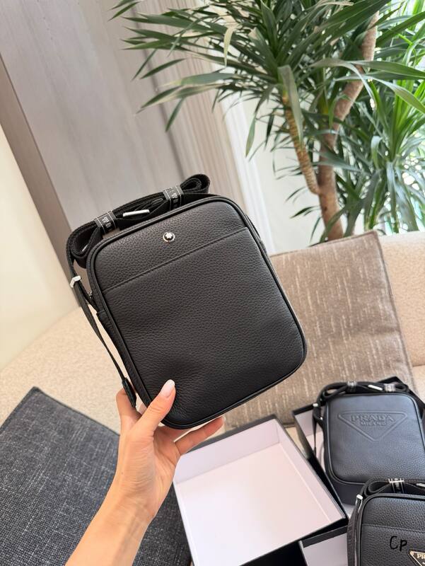 Prada Black 25x18x10cm shoulder bag — 1:1 Replica