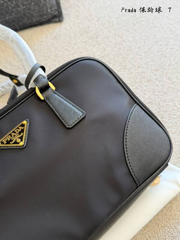 Prada Re-Edition Black shoulder bag — Premium Replica