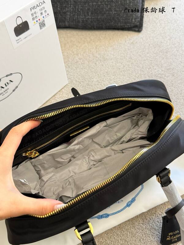 Prada Re-Edition Black shoulder bag — Premium Replica